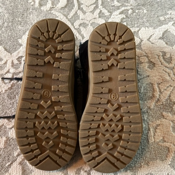 Gap size 9 boots - Picture 2 of 4